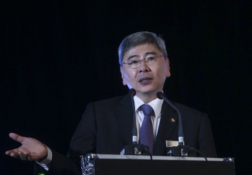 Minister of Plantation Industries and Commodities, Datuk Seri Mah Siew Keong’s speech during the launch of "Reach and Remind Friends of the Industry Seminar 2017 and Dialogue Meeting Market Challenges in 2017" di The Royale Chulan, Kuala Lumpur. (Pix by SAIRIEN NAFIS)