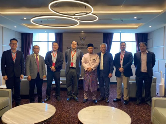 Mohamad Abu Bakar (fourth right) with Kiu (on his right) in a group photo with others during the courtesy visit last Friday (Aug 19, 2022). Photo: Soppoa