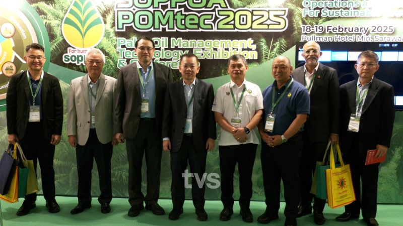 Datuk Chan Foong Hin (tengah) pada Majlis Perasmian Palm Oil Management, Technology, Exhibition and Conference 2025 di Miri hari ini. Foto Faisal Rambli (TVS)